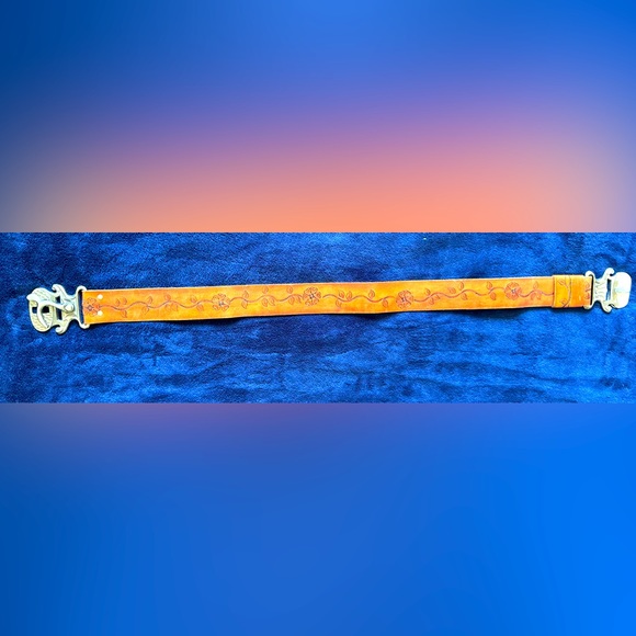 Vintage Genuine Brown Leather Garden Floral Embossed Fairy Cottagecore Belt - Picture 3 of 7